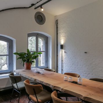 Bekijk onze LED verlichting in vergaderruimtes Verlichting voor vergaderruimtes