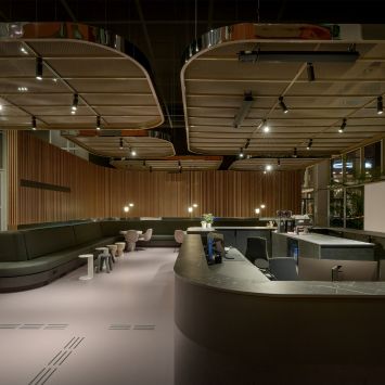 Bekijk onze LED verlichting in het hoofdkantoor van Odido Kantoorverlichting Odido hoofdkantoor