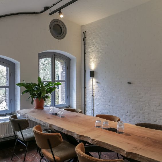 Bekijk onze LED verlichting in vergaderruimtes Verlichting voor vergaderruimtes